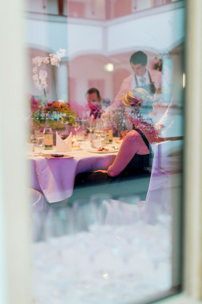 Cateringservice während einer Hochzeit